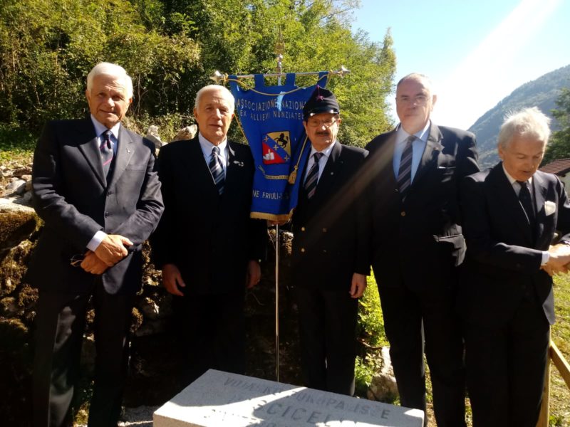 L’Associazione a Kamno per la lapide restaurata e per ricordare il nostro T.Col. M.O.V.M. Maurizio de Vito Piscicelli